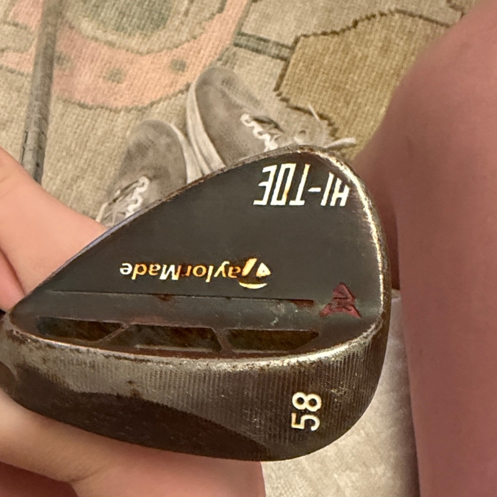 TaylorMade HI-TOE 58 Wedge in Black and Gold